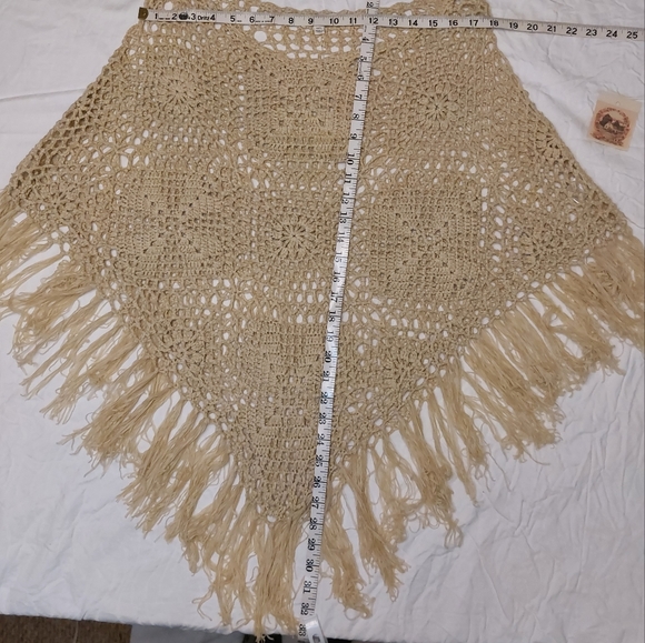 Umgee Crochet Cream Poncho with Fringe, size M/L - Picture 5 of 9